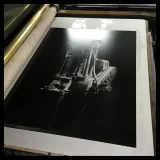 Photolithographie "Moteur Jap de 1920", 2018, Éditions Anthèse, photographie de Grégory Mathieu
