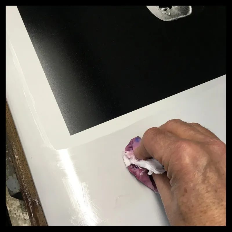 Photolithographie, "Moteur Harley-Davidson", 2018, Éditions Anthèse, photographie de Grégory Mathieu