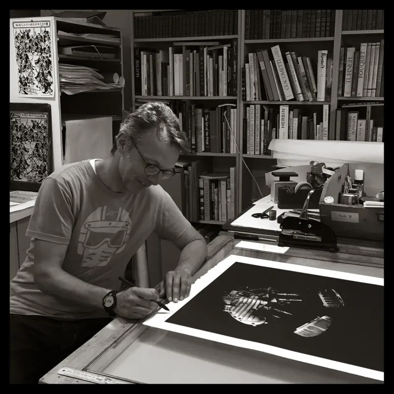 Photolithographie, "Moteur Harley-Davidson", 2018, Éditions Anthèse, photographie de Grégory Mathieu