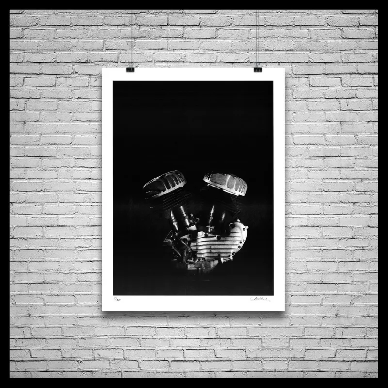 Photolithographie, "Moteur Harley-Davidson", 2018, Éditions Anthèse, photographie de Grégory Mathieu
